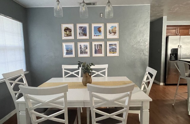Hello Sunshine! Beautiful 4/2 Home near Beach and Downtown!