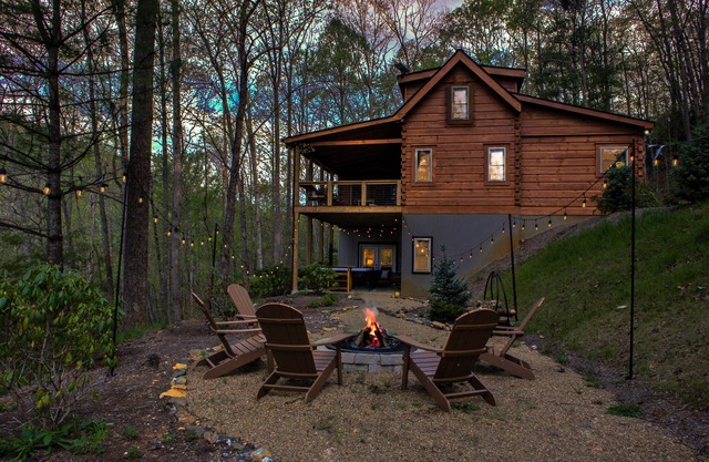 Hemlock Creek Cabin - spacious family cabin with game room, hot tub, fire pit and trails
