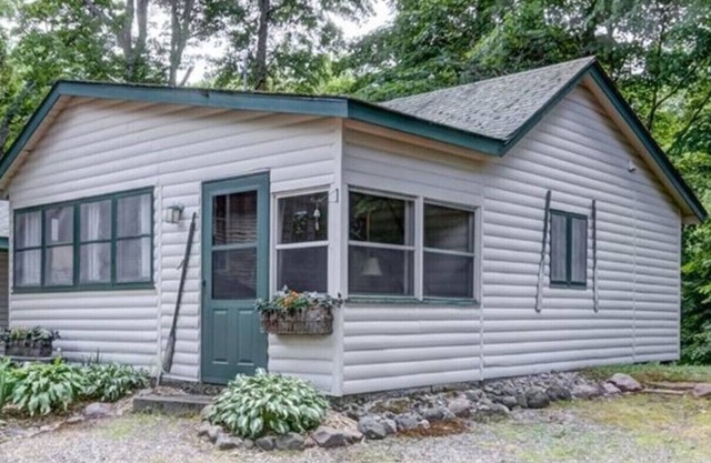Cabine de lac privée Hemlock Hideaway