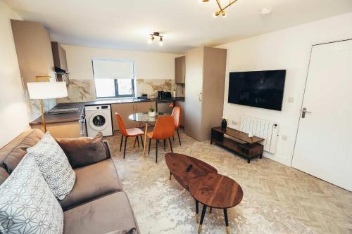 Hen & Chickens Luxury Apartments, Free Parking, By DerBnB