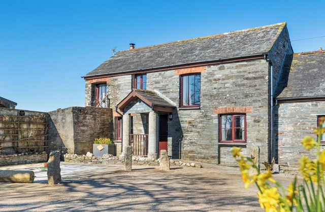 Hendra Barn - Traditional Converted Barn