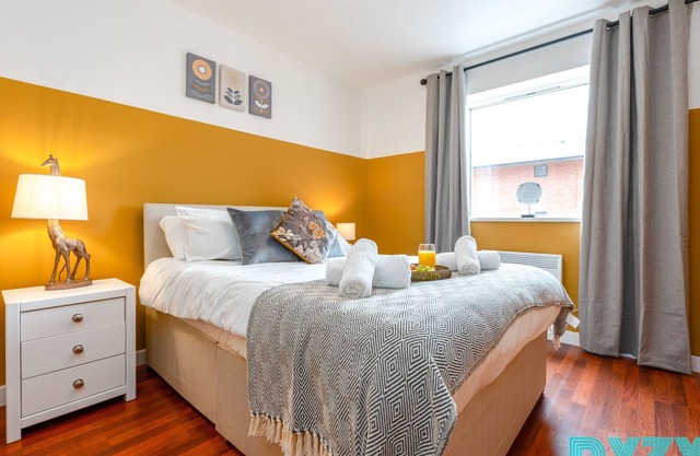 Henkes Court - Parking & WiFi - Balcony - Pets