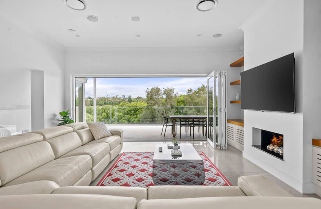 Henley Haven: Private BBQ Terrace