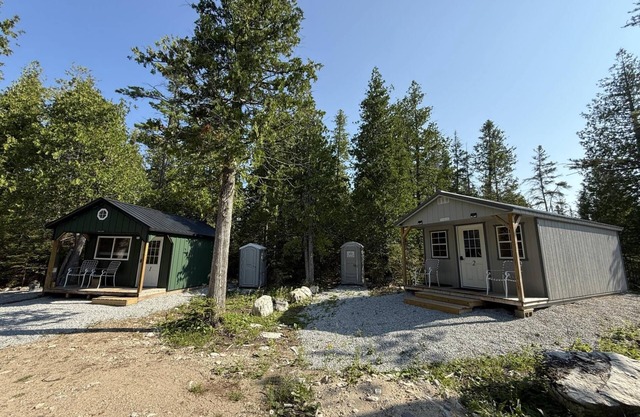 Henry's & White Birch Cabins - Johnswood Off Grid Cabins on Drummond Island