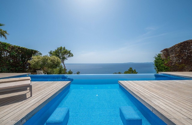 HERCE PROPERTY - MINIMALIST EXPERIENCE