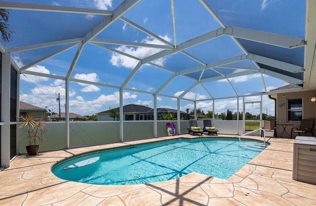 Villa Fun in the Sun- Roelens Vacations -Stunning Villa on Freshwater Canal