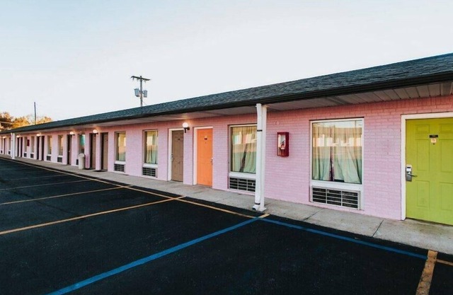 Here's Something Exciting! Pet-friendly, Free Parking, WiFi