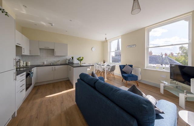 HEREFORD CITY CENTRE - Apartment 5, Isabella House - Modern Apartment In The Heart of The City - Sleeps 6 Guests