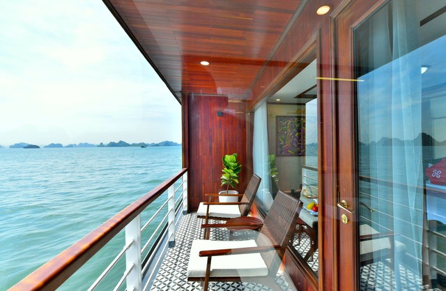 Heritage Cruises Cat Ba Archipelago