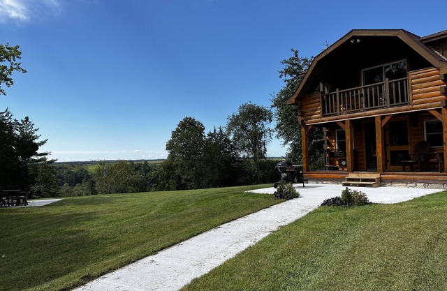 Cabin Heritage Hideaway- Secluded Log