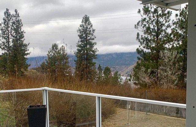 Heritage Hills Get-Away above Skaha Lake