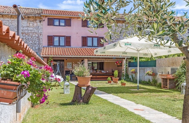 Maison patrimoniale à Orihi avec jardin élégant