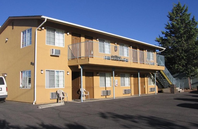 Heritage House Motel