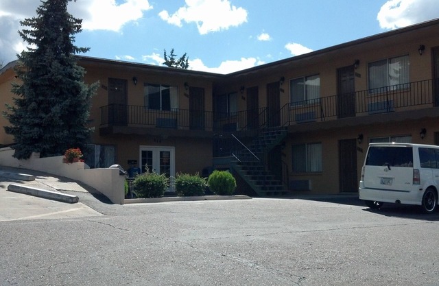 Heritage House Motel