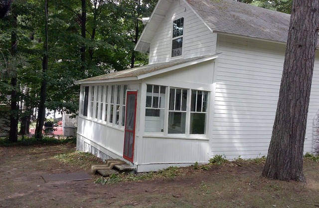 Heritage Lake Front Cottage, Smart TV, WIFI, utilisation estivale du canoë et de 2 kayaks.