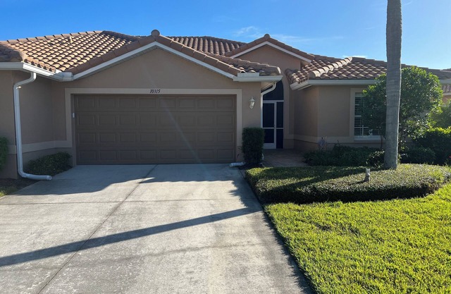 HERITAGE PALMS: Updated, 2-BR + DEN VILLA! Golfer's paradise! Many attractions!
