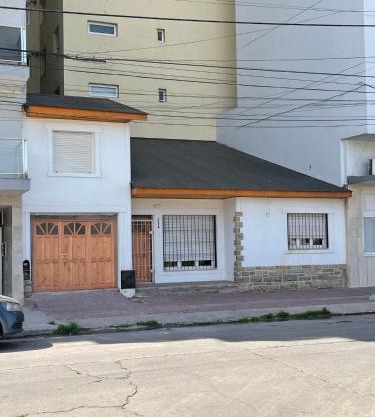 Hermosa casa 50 mts del mar y frente al parque