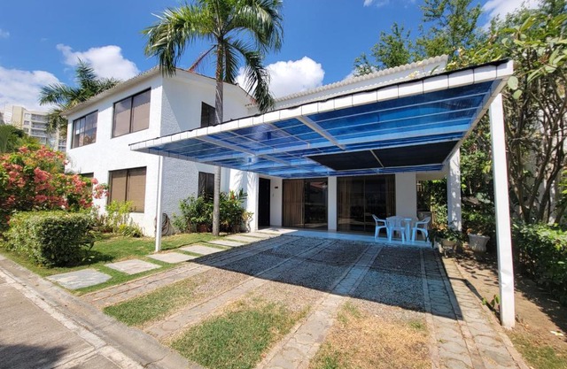 Hermosa casa con Jacuzzi privado y piscina comunal