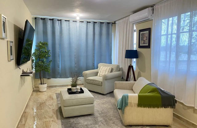 Hermoso y acogedor apartamento a solo 10 minutos del aeropuerto Las Américas.