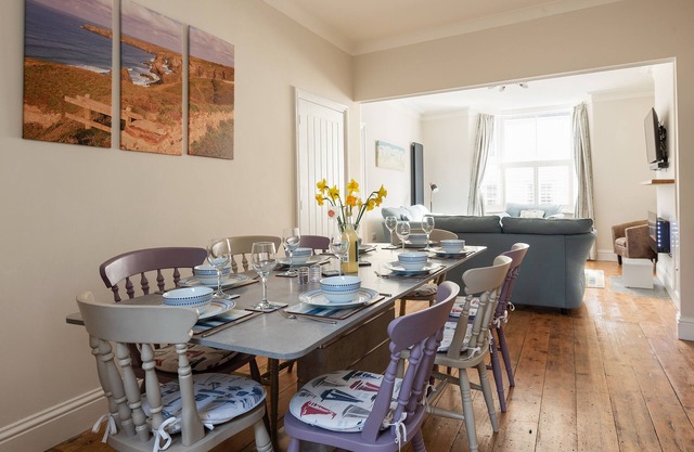 Heron Cottage, 8 New Street. Maison de ville spacieuse dans la vieille ville de Padstow