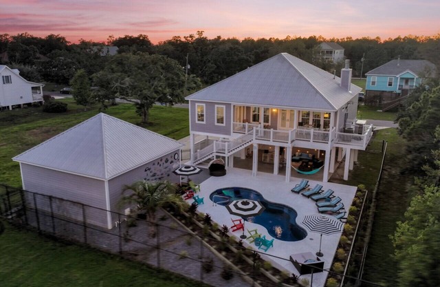 Heron Retreat- Heated Private Pool, 2 Min Walk To Beach!