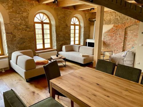 HexenburgbeiDresden 4 Raum Architektengaleriewohnung mit Whirlwanne, Kamin, Balkon-Nähe Sächsische Schweiz Dresden