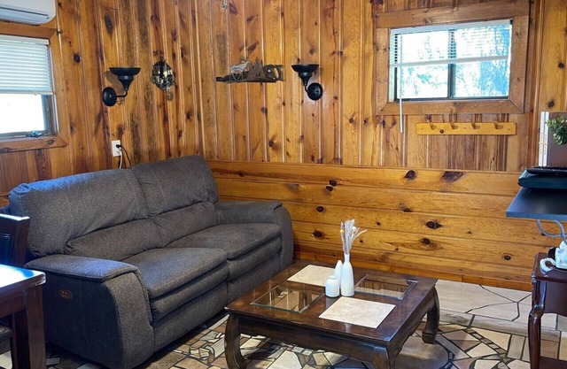 HHR Cabin #7 Cabin in the Woods