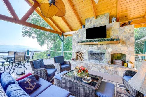 Hiawassee Home with Fire Pit and Furnished Deck!