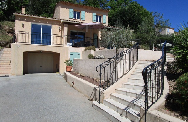 Hiberner dans un Villa plein sud et clôturé à 15 km Côte d'Azur. 6 adultes + bé