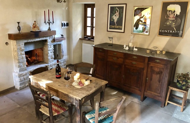 Hibiscus de Gautier, petite maison suggestive avec jardin privé dans un village médiéval