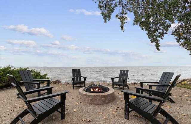 Hickory On The Lake- Beautiful home on Lake Winnebago