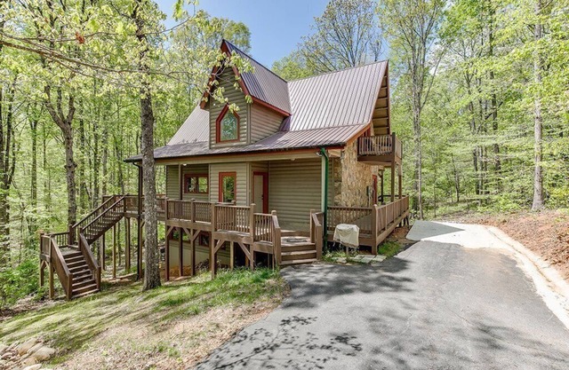 Hickory Woods - Paradis des couples privés, immense bain à remous, gazebo, table de billard et Frieplace