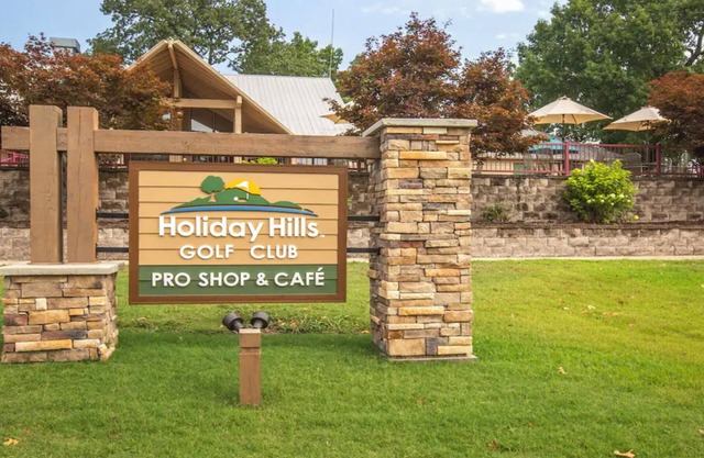 HICV Holiday Hills Resort studio unit Saturday check-in