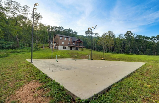 Hidden Acres Retreat | Pickleball + Basketball Court!