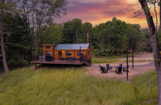 Hidden Creek Hideaway w/ Hot Tub & Views + Fire Pit