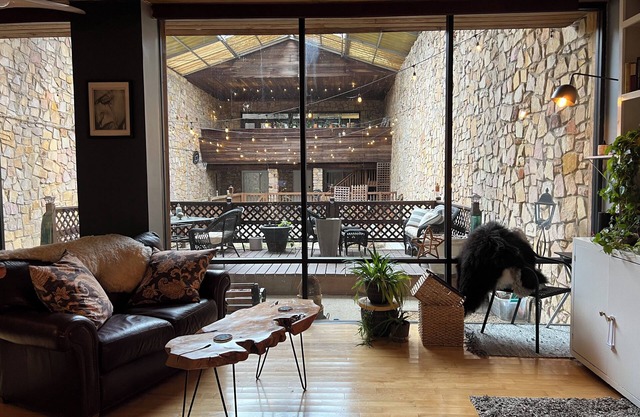 Hidden Gem Charming 2-bedroom apartment in delightful Lexington