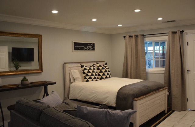 Hidden Gem Cottage near Disneyland and beach cities.