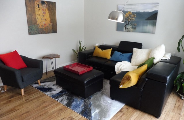 ★ Joyau caché au cœur de la ville, PVT de luxe. Suite ★ GRATUIT 4 voitures PKG ★ + vélos + 52 "TV + WIFI ★