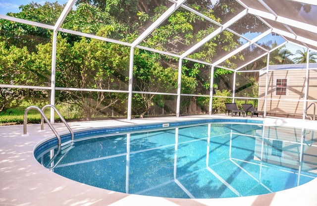 Charming 3-bedroom house with heated pool in marvelous Fort Myers