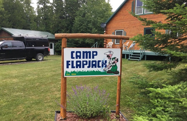 Joyau caché dans le désert de la péninsule supérieure du Michigan (Camp Flapjack)