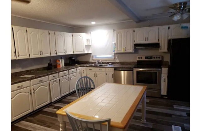 Hidden Gem minutes from downtown, restaurants and local attractions