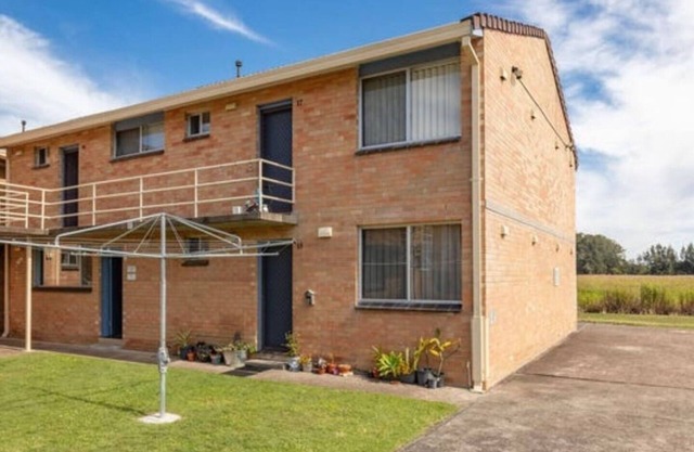 ~Hidden Gem~ U15/9 Point Road, Tuncurry Across the road from the lake.