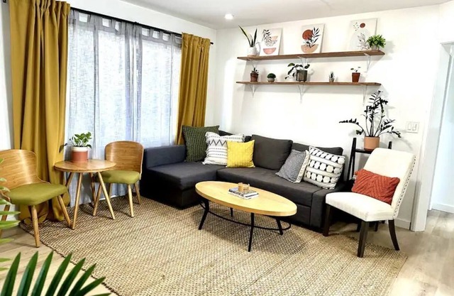Hidden Gem with AC, only 2mi to DT, Zoo & Balboa Park. Close to beach & airport!