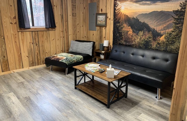 Hidden Haven with POOL TABLE & laundry