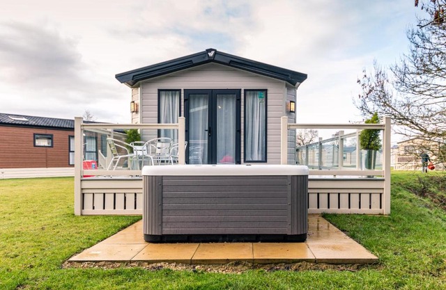 Hidden Jewel Lodge with Hot Tub