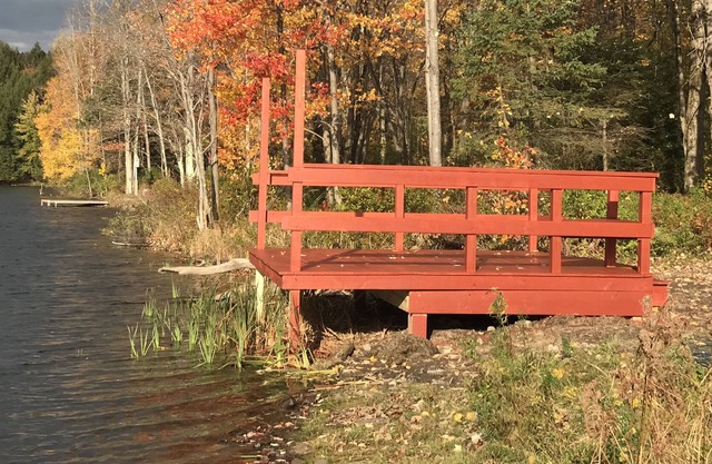 Retraite cachée au bord du lac