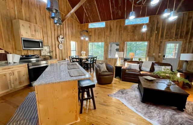 Hidden Oaks Cozy Cabin #5