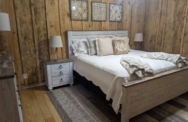 Hidden Oaks Grand Cabin #1