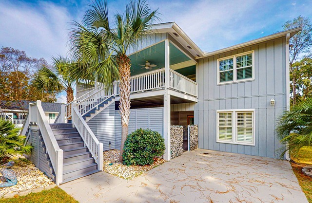 Hidden retreat with office, backyard, patio, porch & private pool - dog-friendly