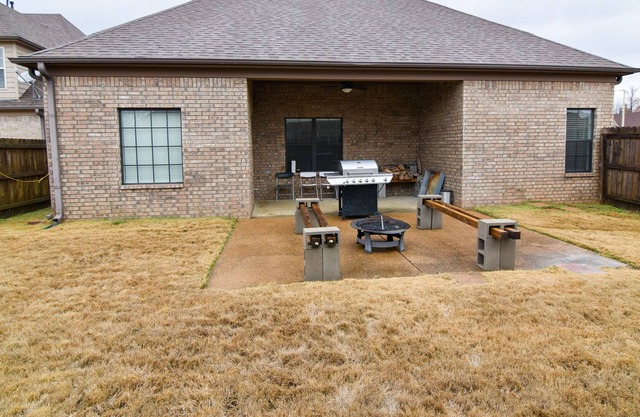Hidden Treasure - 5BR 3BA Spacious Private Cozy Just off I-40